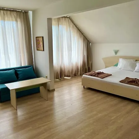 Family Magnolia 2* ساني بيتش