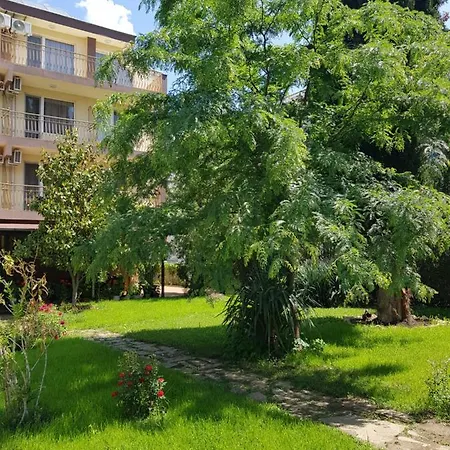 Family Magnolia, Sunny Hotel Slantschew brjag