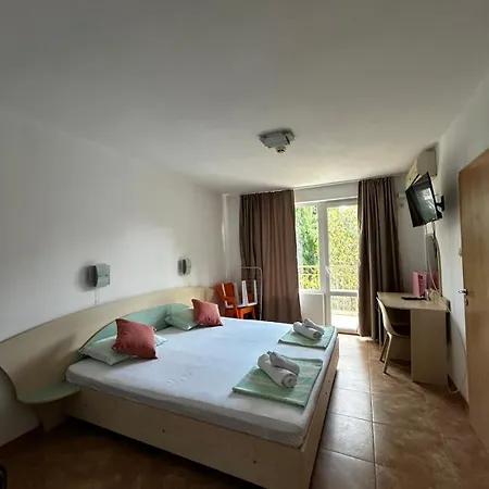 Family Magnolia, Sunny Slantschew brjag