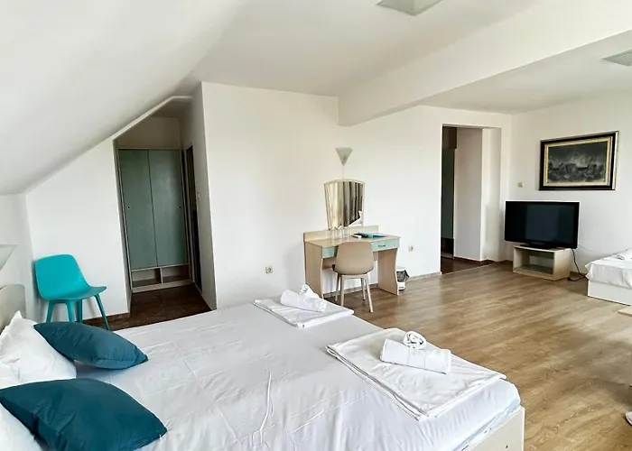 Family Magnolia, Sunny Хотел 2*