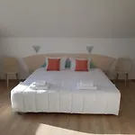 Family Magnolia, Sunny ساني بيتش
