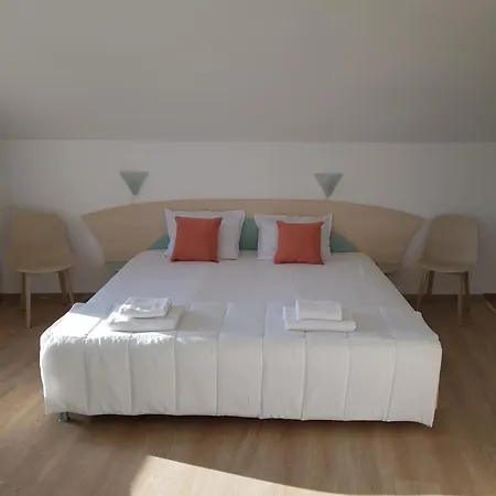 Family Magnolia, Sunny ساني بيتش