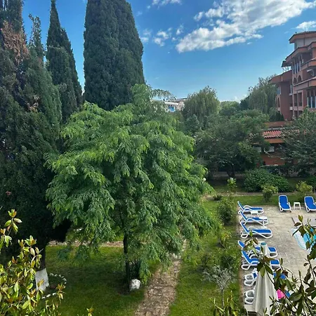 Family Magnolia, Sunny 2* ساني بيتش