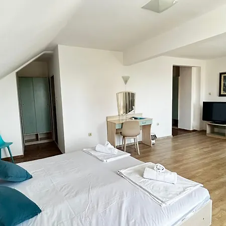 Family Magnolia, Sunny Отель 2*