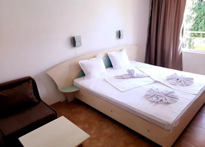 Family Magnolia, Sunny Отель 2*