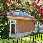 Family Magnolia, Sunny Хотел 2*