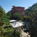 Family Magnolia, Sunny Слънчев бряг